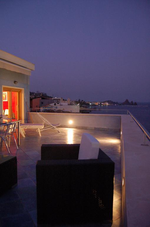 La Terrazza Sul Mare Bed and Breakfast Aci Castello Rum bild