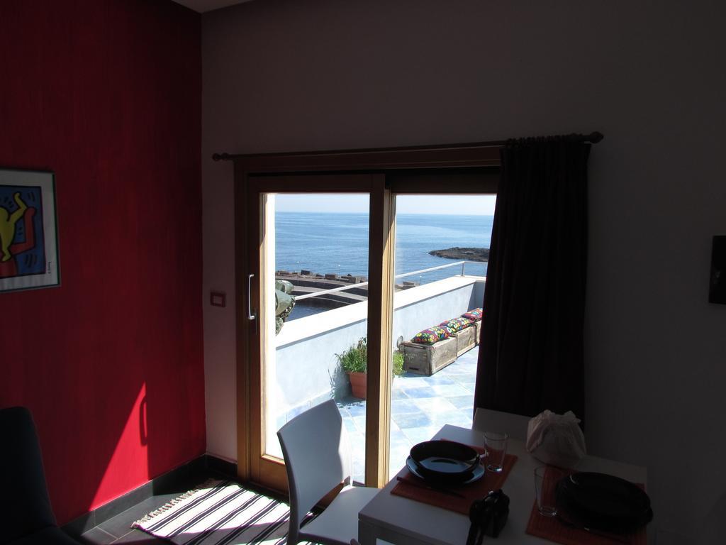 La Terrazza Sul Mare Bed and Breakfast Aci Castello Exteriör bild