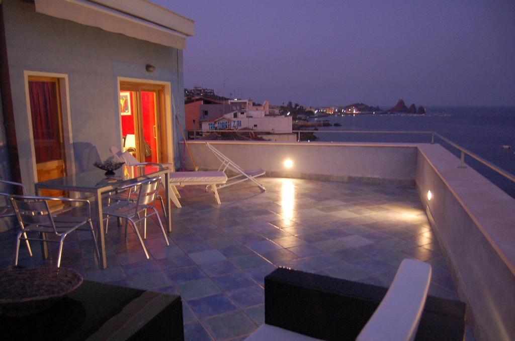 La Terrazza Sul Mare Bed and Breakfast Aci Castello Rum bild