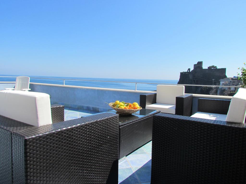 La Terrazza Sul Mare Bed and Breakfast Aci Castello Exteriör bild