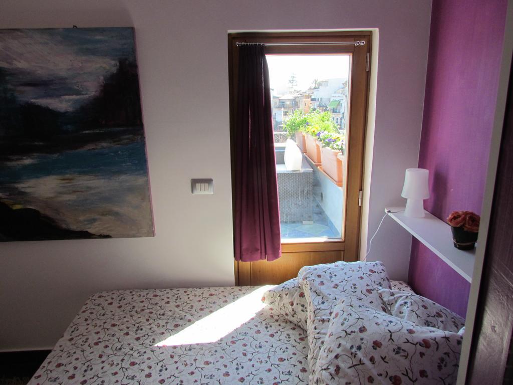 La Terrazza Sul Mare Bed and Breakfast Aci Castello Exteriör bild