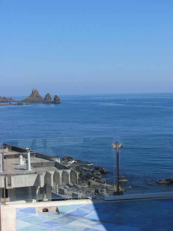La Terrazza Sul Mare Bed and Breakfast Aci Castello Exteriör bild
